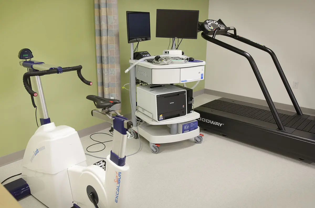 COSMED Quark CPET Metabolic Measurement System This COSMED QUARK CPET system is the gold standard in the analysis of metabolic and physiological responses to exercise. It includes breath-by-breath analysis, mixing chamber, EKG integration, and the ability to link to our cycle and treadmill ergometers.