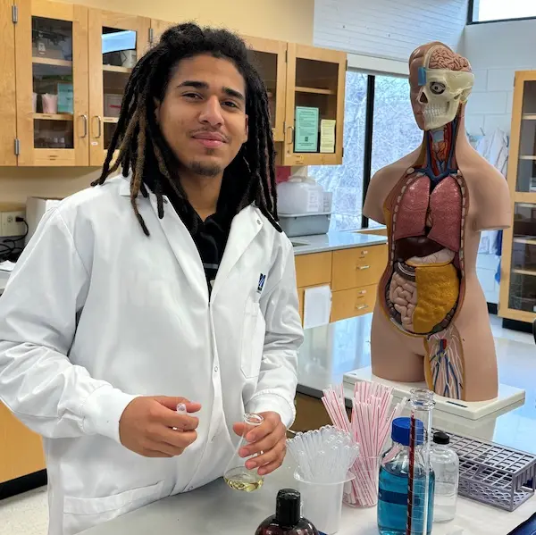 DArmani Corporan in a lab