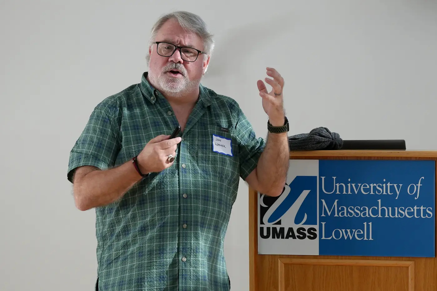 John Warner speaks at chemistry research symposium.
