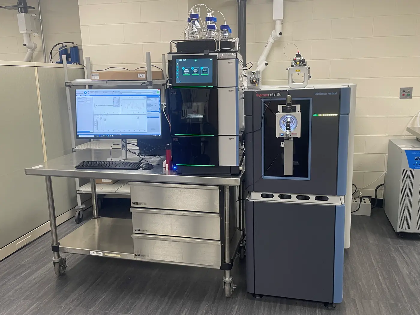Laboratory equipment with a computer screen and machine with tubes coming from top