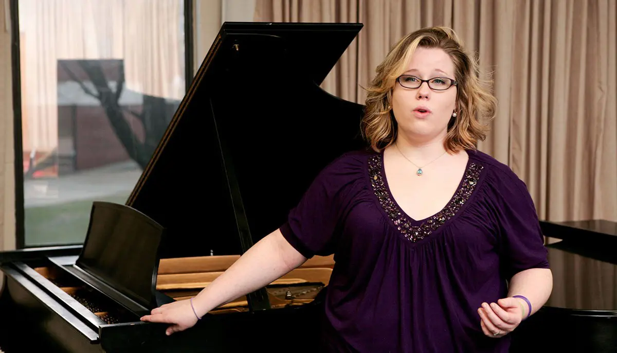 Rebecca Farnham Singing
